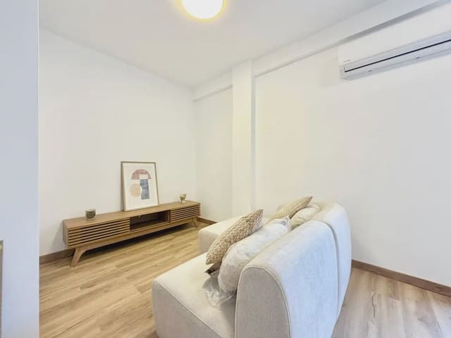Apartamento de 2 habitaciones en Arroyo de la Miel, Benalmádena en venta con piscina garaje - 325.000 € (Ref: 9894731)