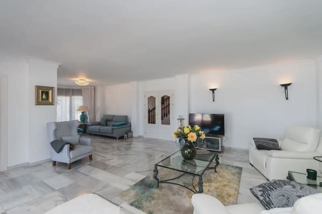 Chalet de 4 habitaciones en El Faro de Calaburra - Chaparral, Mijas en venta con piscina garaje - 1.495.000 € (Ref: 9896883)