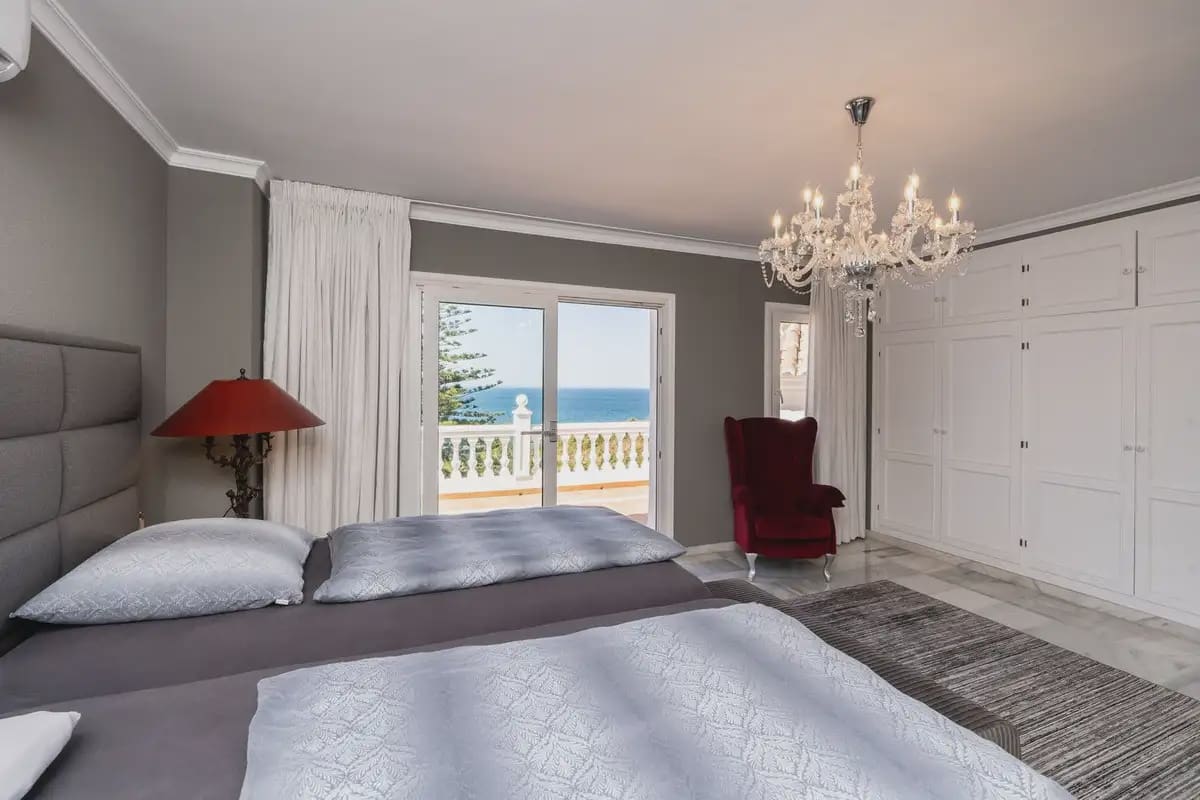 Chalet de 4 habitaciones en Mijas en venta con piscina garaje - 1.495.000 € (Ref: 9896883)