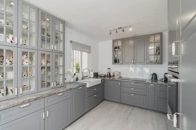 Chalet de 4 habitaciones en El Faro de Calaburra - Chaparral, Mijas en venta con piscina garaje - 1.495.000 € (Ref: 9896883)
