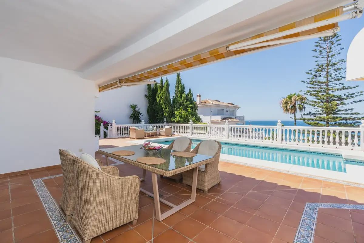 Chalet de 4 habitaciones en Mijas en venta con piscina garaje - 1.495.000 € (Ref: 9896883)