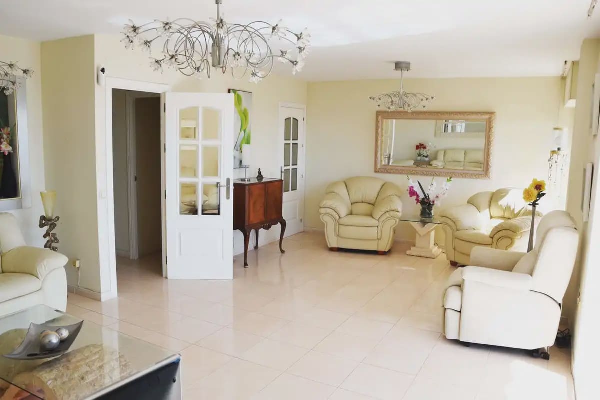 2 slaapkamer Strandappartement te koop in Fuengirola - € 425.000 (Ref: 9896885)