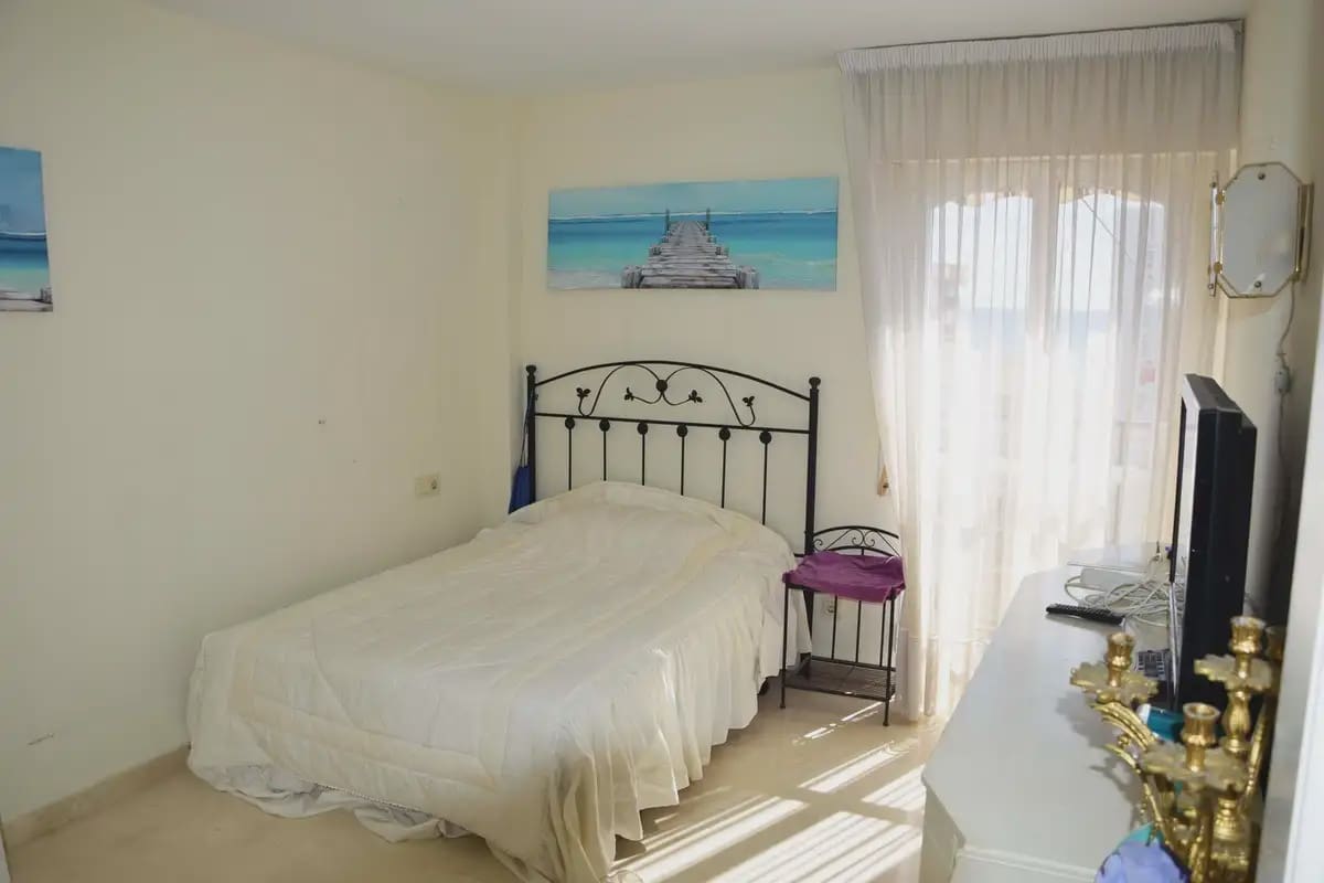 2 slaapkamer Strandappartement te koop in Fuengirola - € 425.000 (Ref: 9896885)