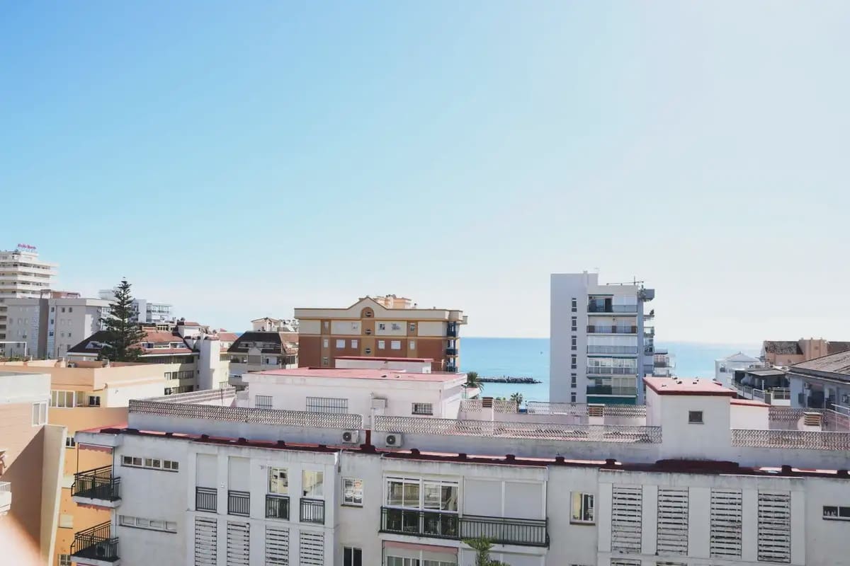 2 slaapkamer Strandappartement te koop in Fuengirola - € 425.000 (Ref: 9896885)