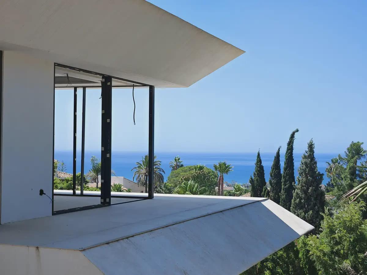 6 bedroom Villa for sale in Marbella - € 4,400,000 (Ref: 9896886)