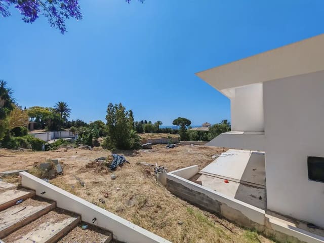6 bedroom Villa for sale in Hacienda Las Chapas, Marbella - € 4,400,000 (Ref: 9896886)