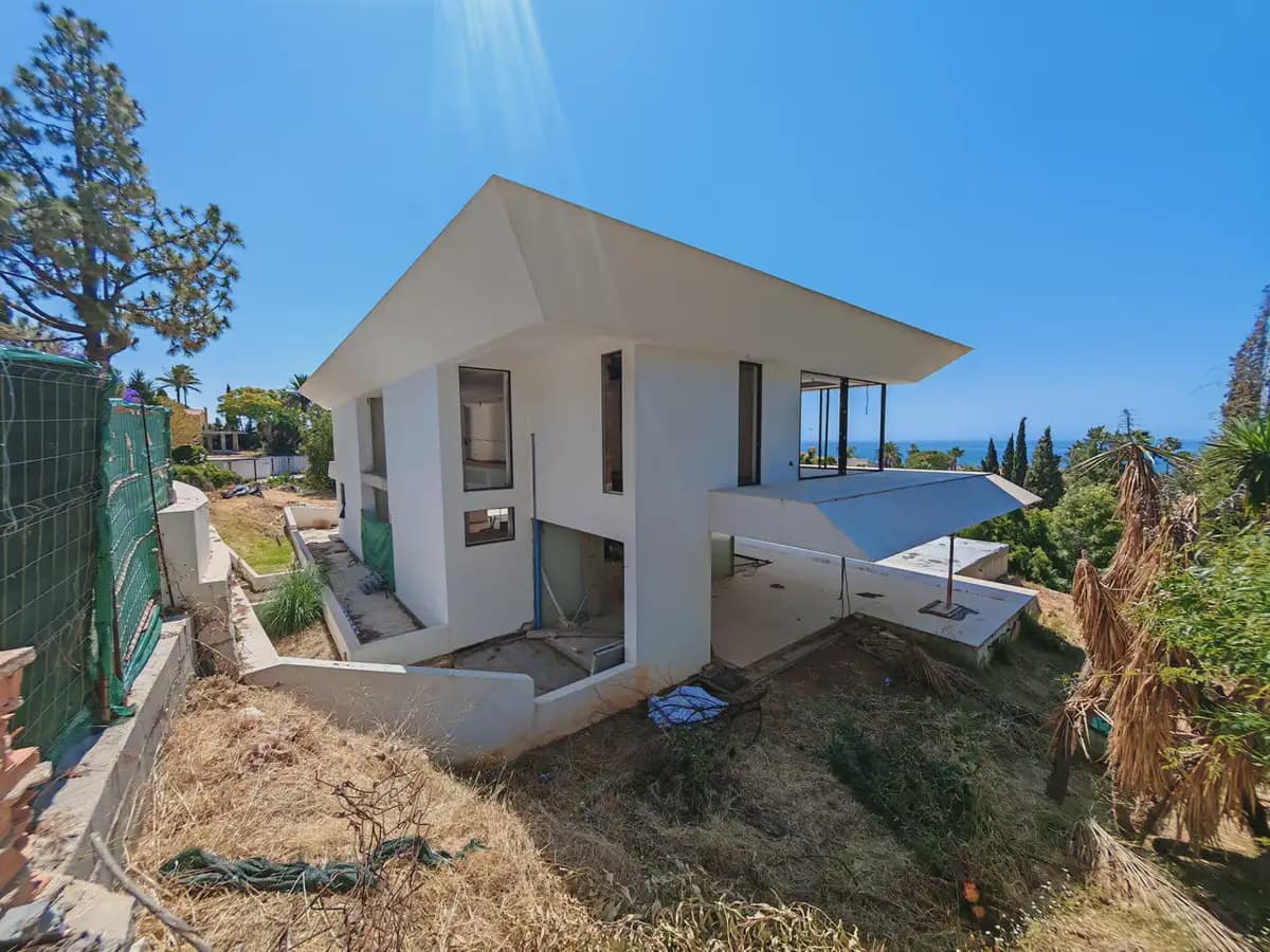6 bedroom Villa for sale in Marbella - € 4,400,000 (Ref: 9896886)