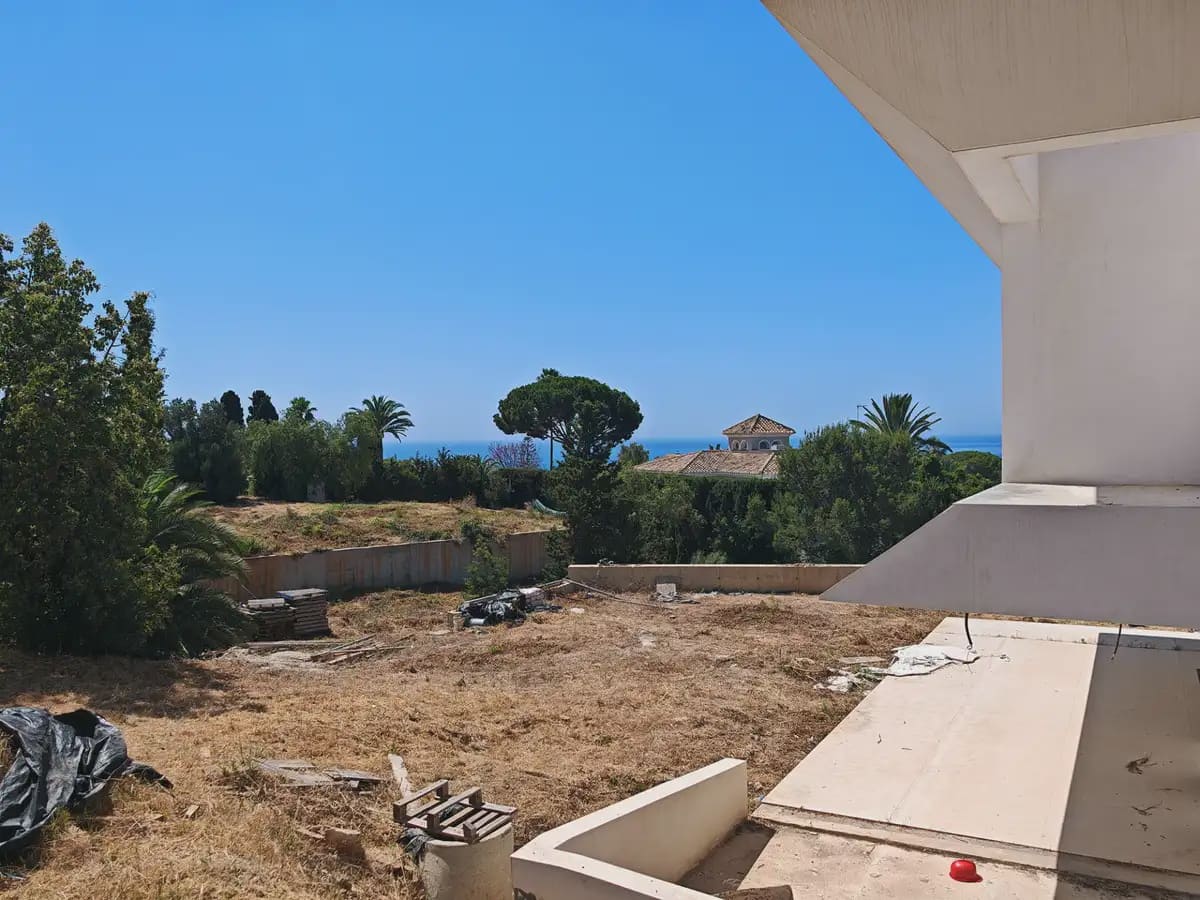 6 bedroom Villa for sale in Marbella - € 4,400,000 (Ref: 9896886)