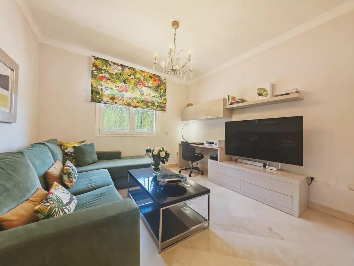 4 soveværelse Villa til salg i Marbella med swimmingpool garage - € 2.250.000 (Ref: 9899680)