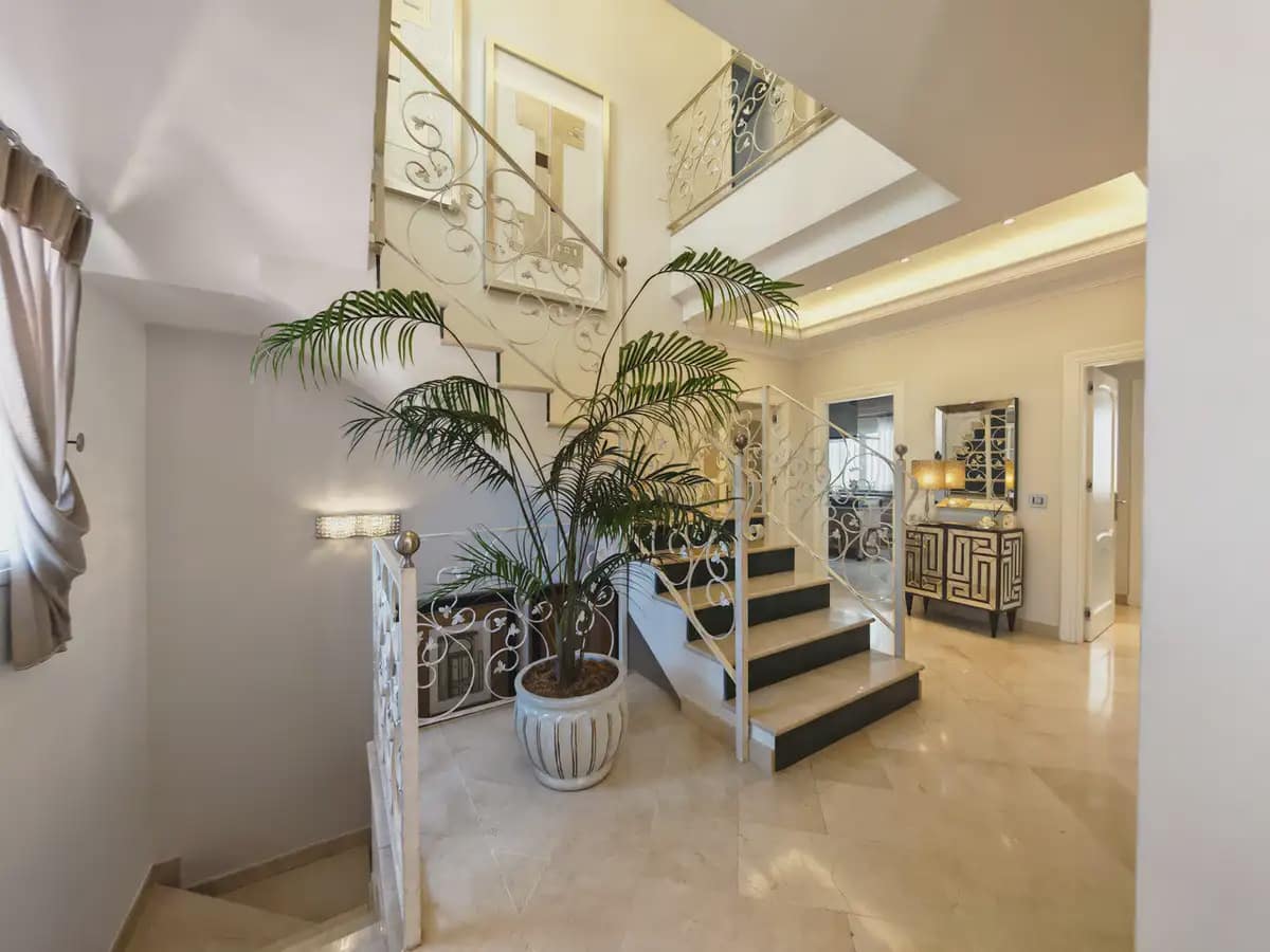 4 soveværelse Villa til salg i Marbella med swimmingpool garage - € 2.250.000 (Ref: 9899680)