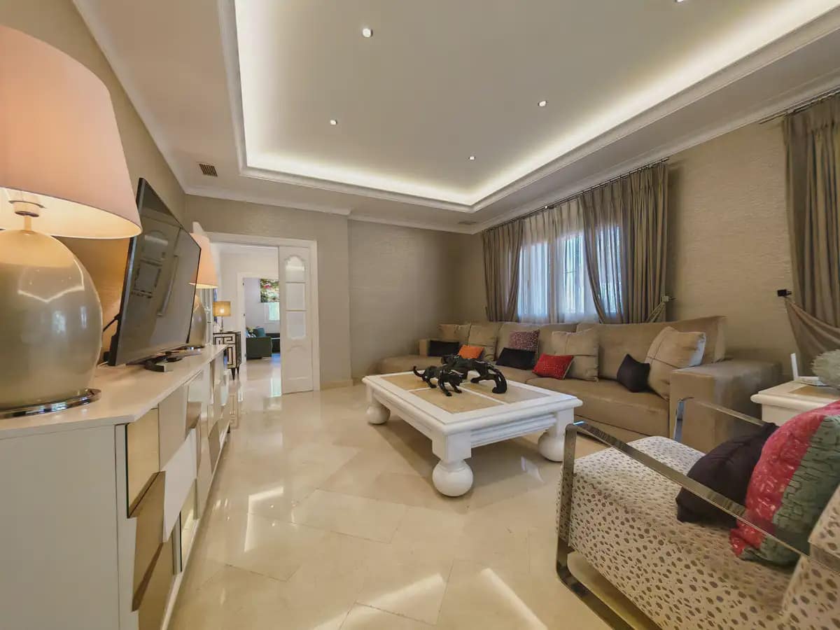 4 soveværelse Villa til salg i Marbella med swimmingpool garage - € 2.250.000 (Ref: 9899680)