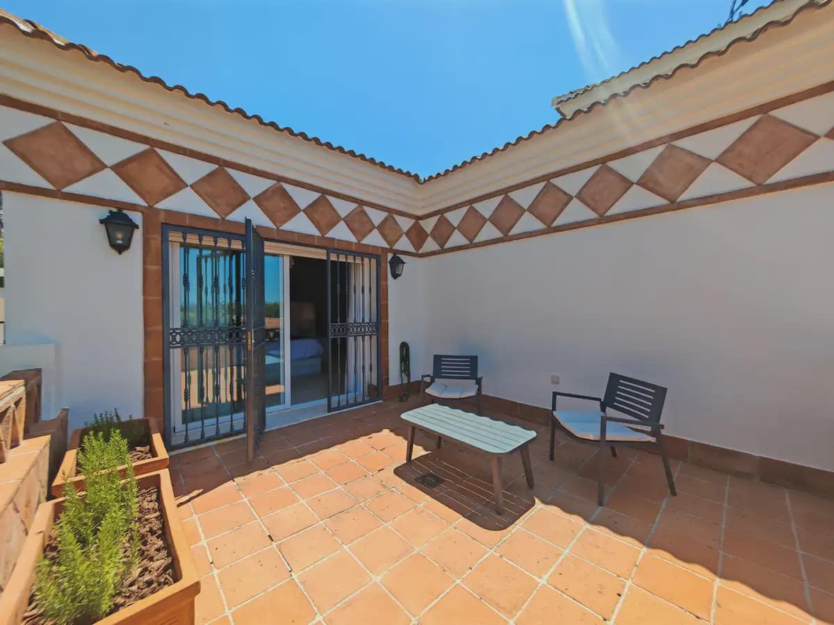 4 soveværelse Villa til salg i Marbella med swimmingpool garage - € 2.250.000 (Ref: 9899680)