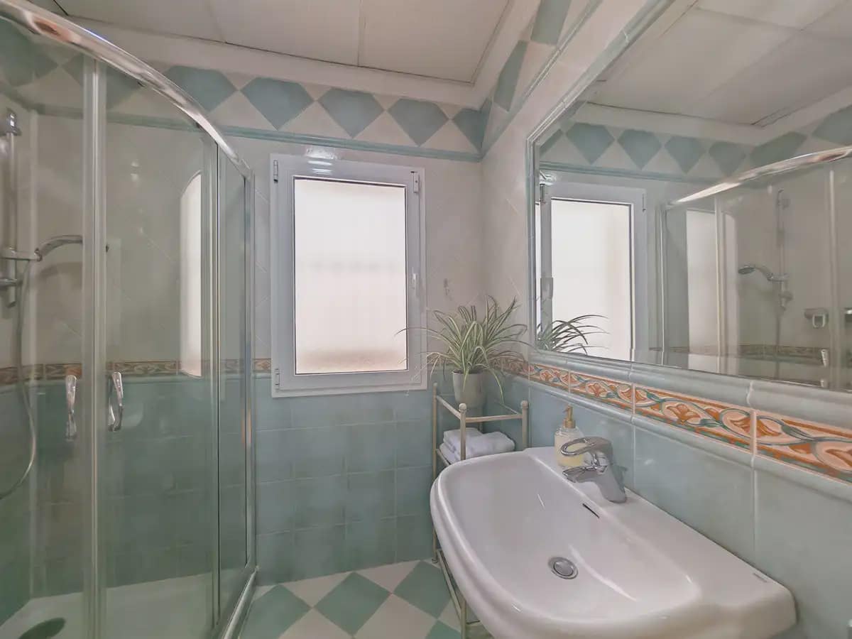 4 soveværelse Villa til salg i Marbella med swimmingpool garage - € 2.250.000 (Ref: 9899680)