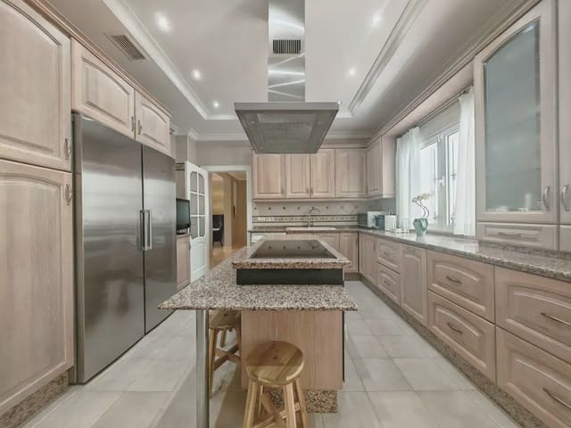 4 Zimmer Villa zu verkaufen in Elviria, Marbella mit Pool Garage - 2.250.000 € (Ref: 9899680)