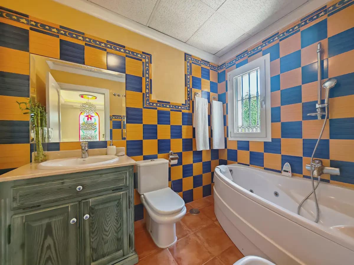 4 soveværelse Villa til salg i Marbella med swimmingpool garage - € 2.250.000 (Ref: 9899680)