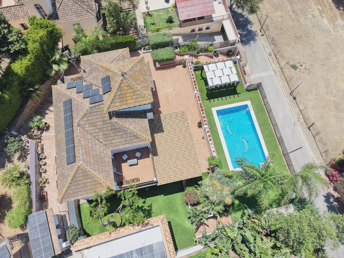 4 soveværelse Villa til salg i Marbella med swimmingpool garage - € 2.250.000 (Ref: 9899680)