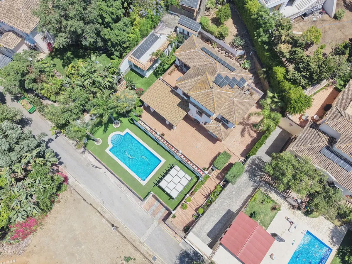 4 soveværelse Villa til salg i Marbella med swimmingpool garage - € 2.250.000 (Ref: 9899680)