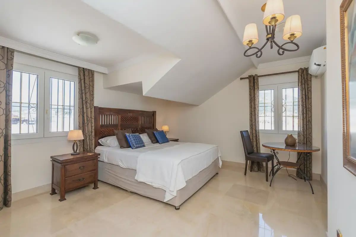 5 slaapkamer Penthouse te koop in Marbella met garage - € 1.599.000 (Ref: 9916122)