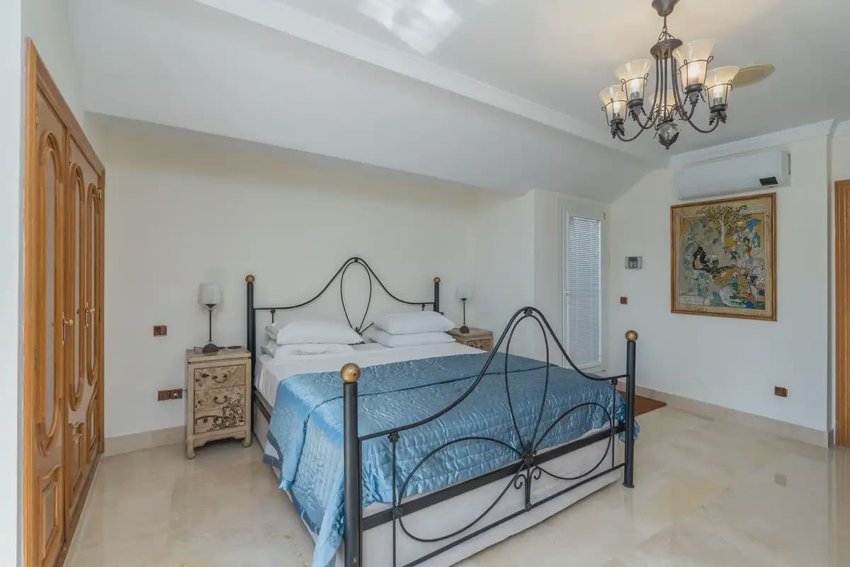 5 slaapkamer Penthouse te koop in Marbella met garage - € 1.599.000 (Ref: 9916122)
