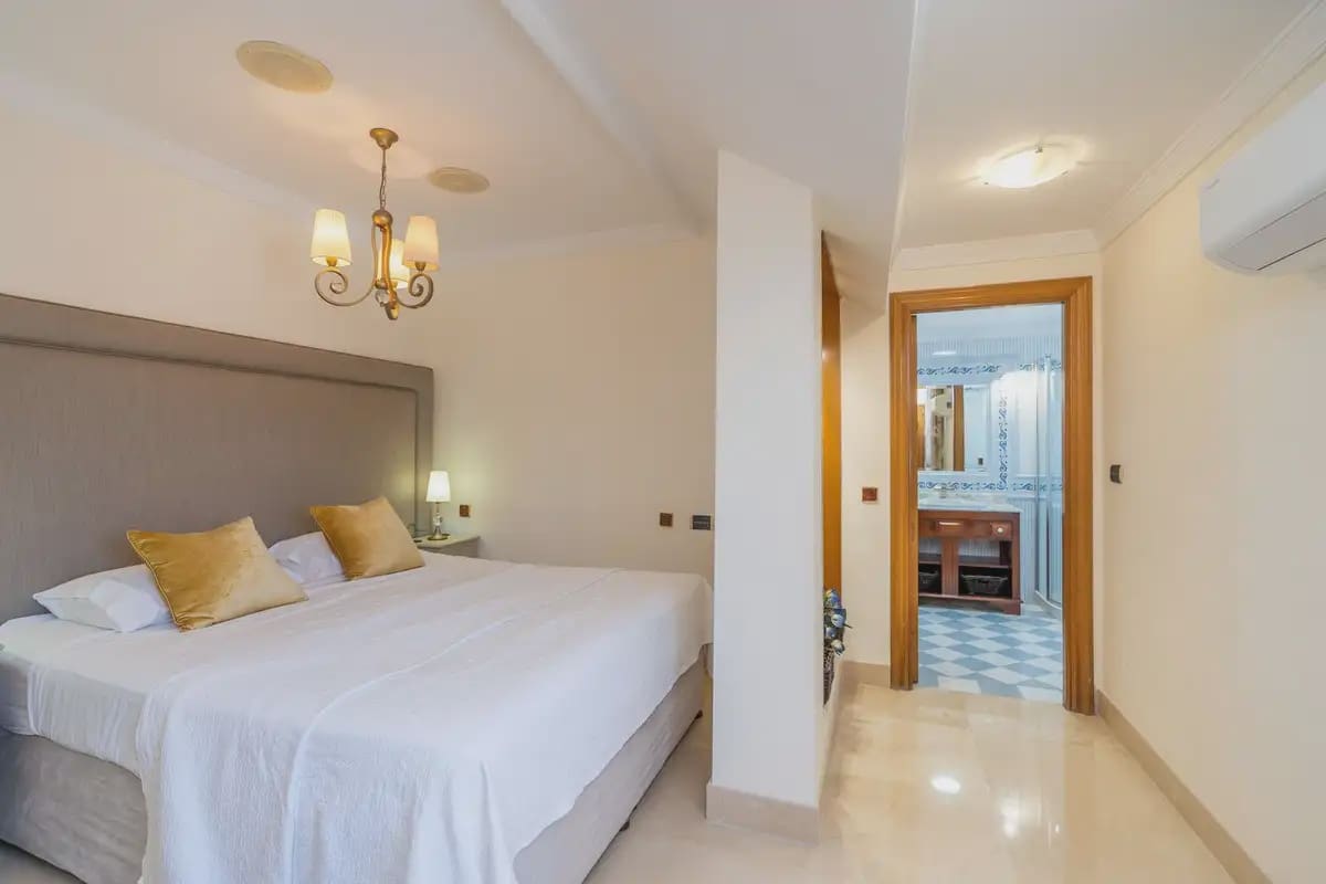 5 slaapkamer Penthouse te koop in Marbella met garage - € 1.599.000 (Ref: 9916122)