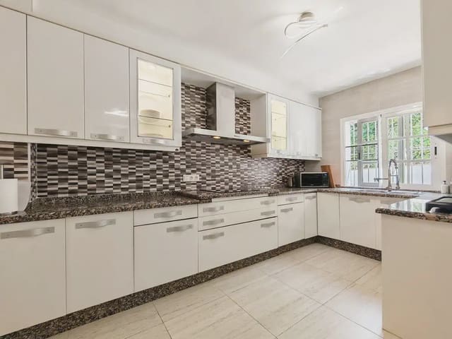 3 chambre Villa/Maison à vendre à Arroyo de la Miel, Benalmádena avec piscine garage - 895 000 € (Ref: 9916126)