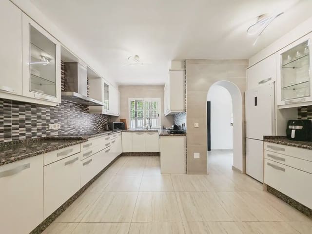 3 chambre Villa/Maison à vendre à Arroyo de la Miel, Benalmádena avec piscine garage - 895 000 € (Ref: 9916126)