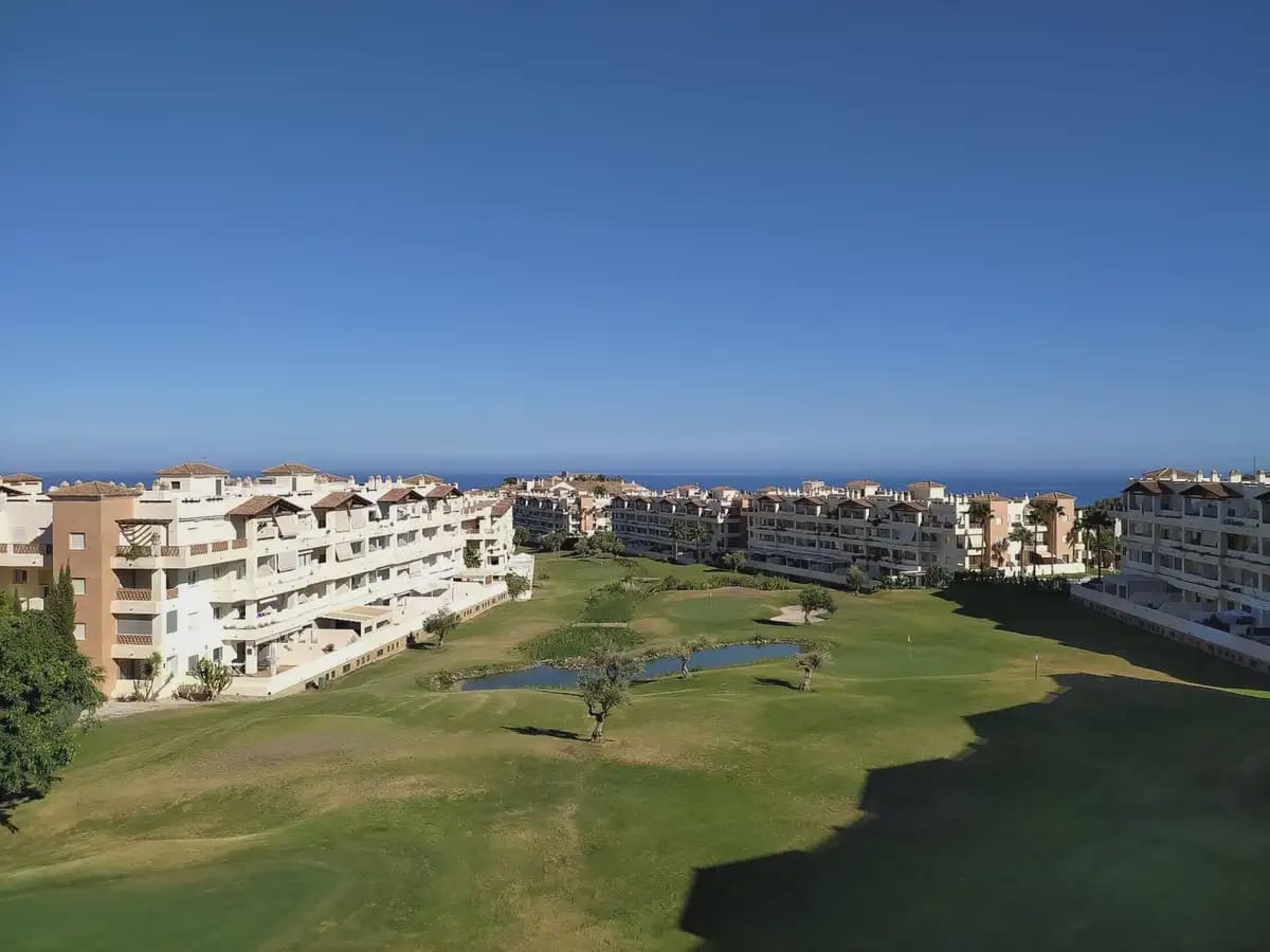 Apartamento de 2 habitaciones en Benalmádena en venta con piscina garaje - 397.600 € (Ref: 9916127)