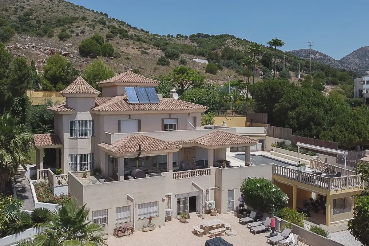 6 soveværelse Villa til salg i Benalmadena med swimmingpool garage - € 2.495.000 (Ref: 9922588)