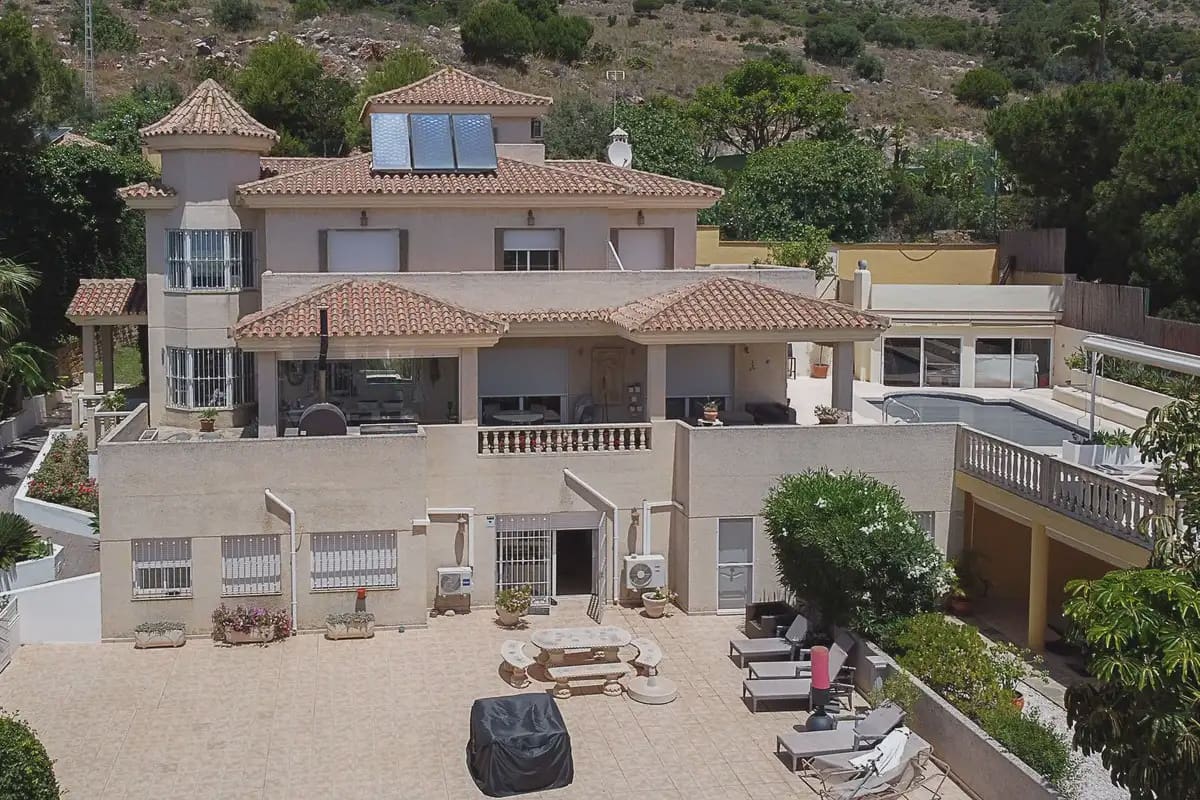 6 soveværelse Villa til salg i Benalmadena med swimmingpool garage - € 2.495.000 (Ref: 9922588)