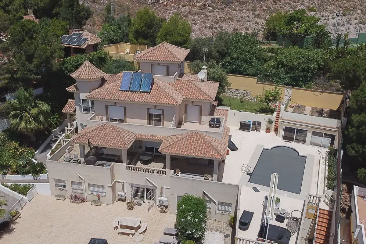6 soveværelse Villa til salg i Benalmadena med swimmingpool garage - € 2.495.000 (Ref: 9922588)