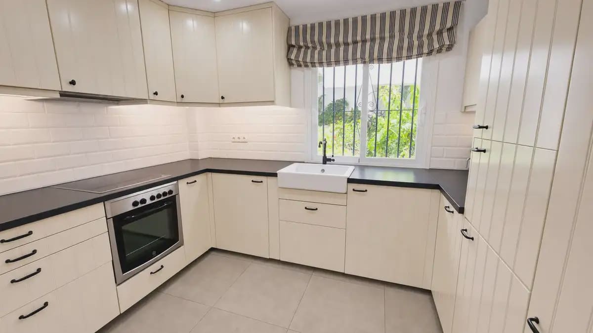 2 slaapkamer Strandappartement te koop in Marbella met zwembad garage - € 599.000 (Ref: 9922589)