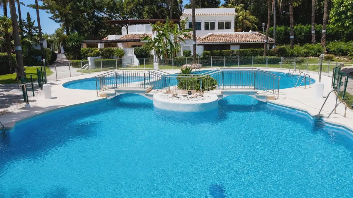 2 slaapkamer Strandappartement te koop in Marbella met zwembad garage - € 599.000 (Ref: 9922589)