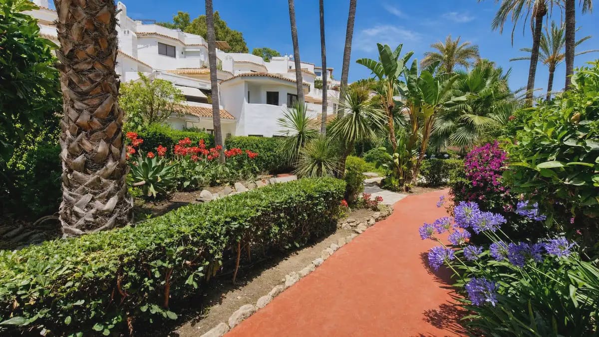 2 slaapkamer Strandappartement te koop in Marbella met zwembad garage - € 599.000 (Ref: 9922589)