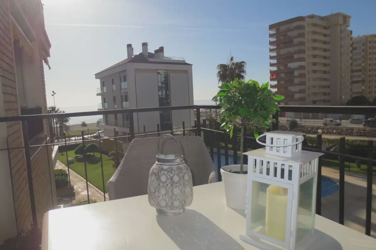 2 slaapkamer Strandappartement te koop in Fuengirola met zwembad garage - € 420.000 (Ref: 9924904)