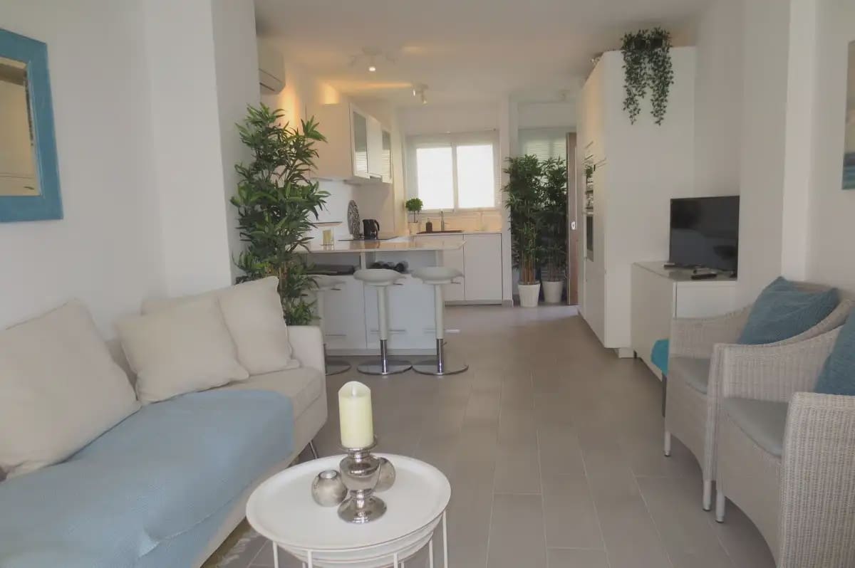 2 slaapkamer Strandappartement te koop in Fuengirola met zwembad garage - € 420.000 (Ref: 9924904)