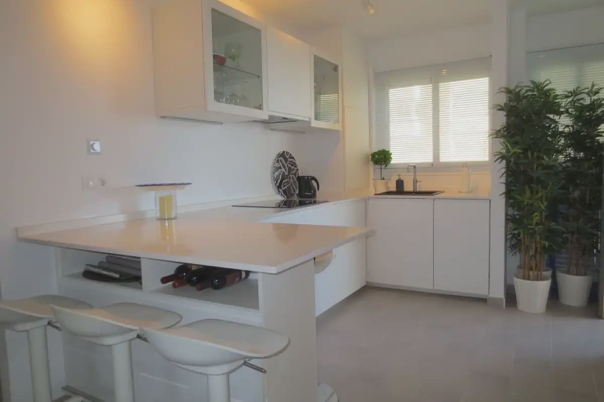 2 slaapkamer Strandappartement te koop in Fuengirola met zwembad garage - € 420.000 (Ref: 9924904)