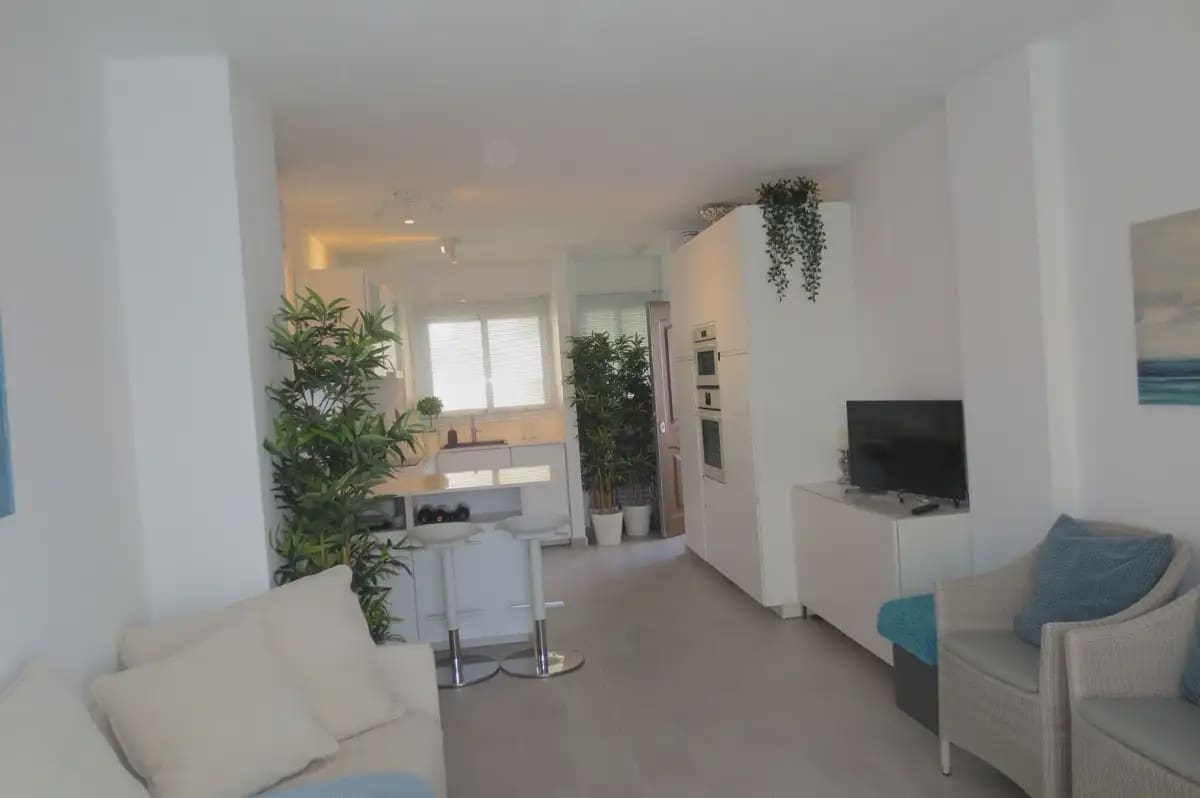 2 slaapkamer Strandappartement te koop in Fuengirola met zwembad garage - € 420.000 (Ref: 9924904)
