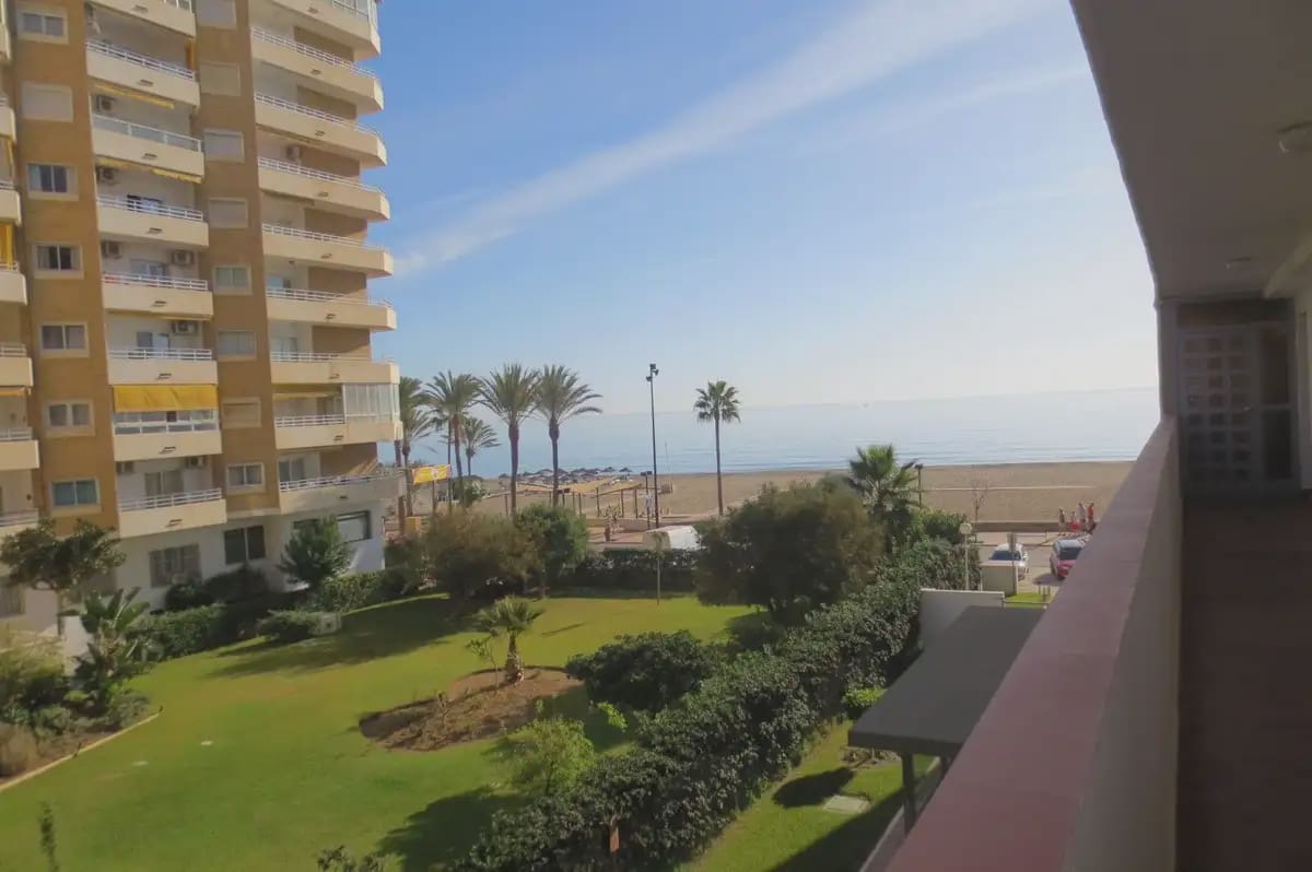 2 slaapkamer Strandappartement te koop in Fuengirola met zwembad garage - € 420.000 (Ref: 9924904)