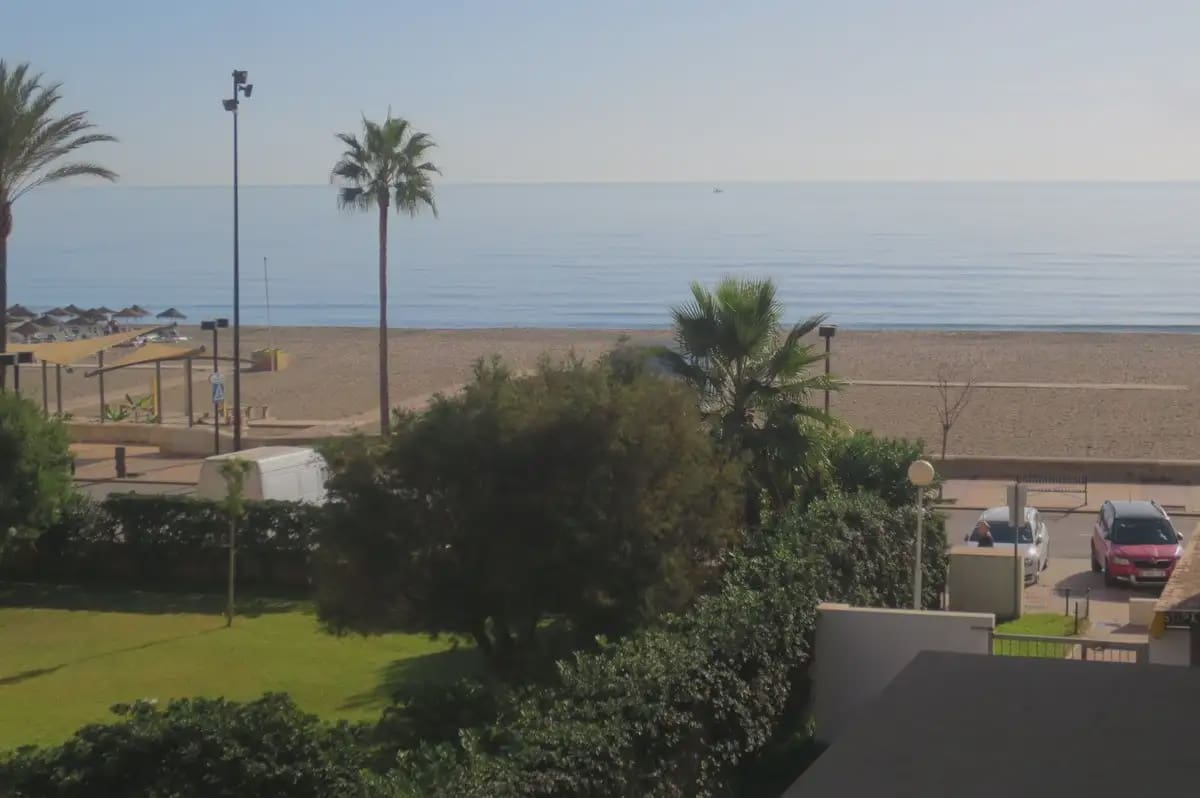 2 slaapkamer Strandappartement te koop in Fuengirola met zwembad garage - € 420.000 (Ref: 9924904)