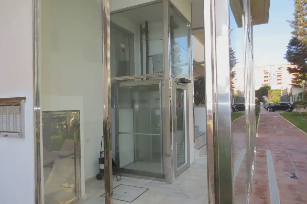 2 slaapkamer Strandappartement te koop in Fuengirola met zwembad garage - € 420.000 (Ref: 9924904)