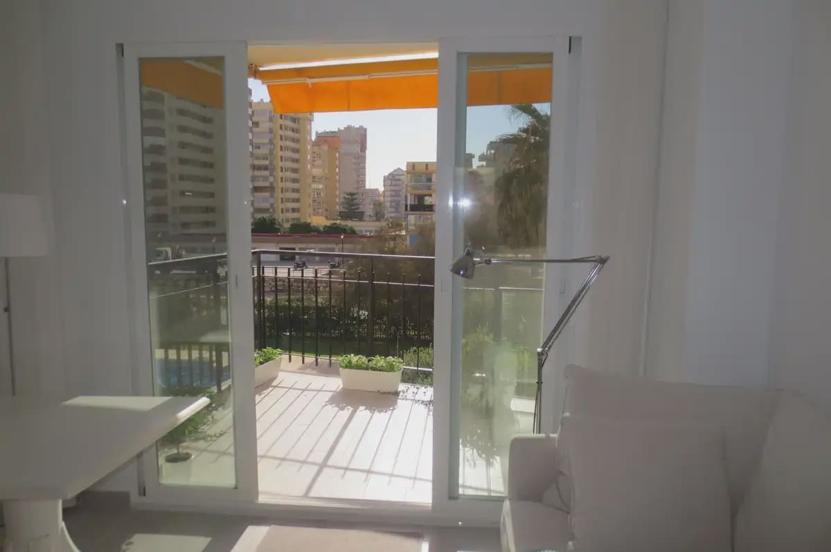 2 slaapkamer Strandappartement te koop in Fuengirola met zwembad garage - € 420.000 (Ref: 9924904)