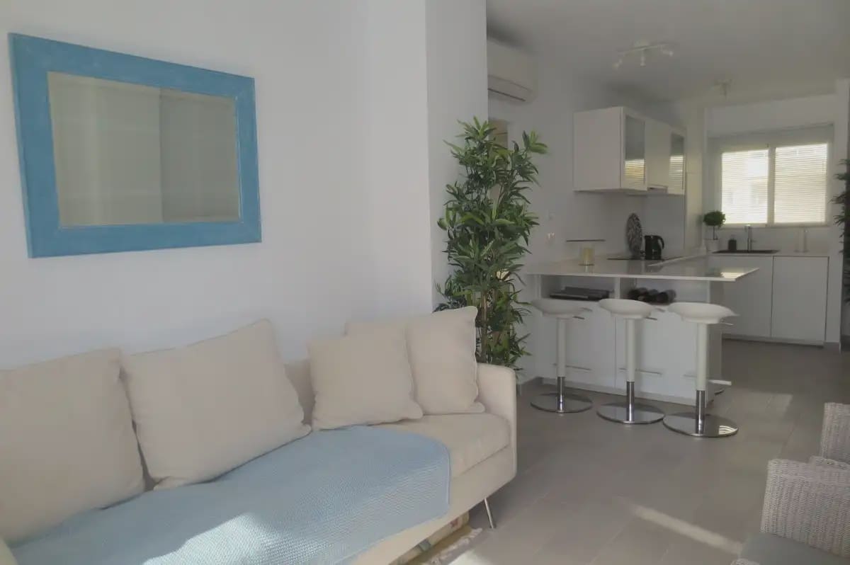 2 slaapkamer Strandappartement te koop in Fuengirola met zwembad garage - € 420.000 (Ref: 9924904)