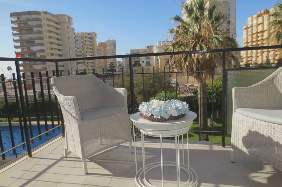 2 slaapkamer Strandappartement te koop in Fuengirola met zwembad garage - € 420.000 (Ref: 9924904)
