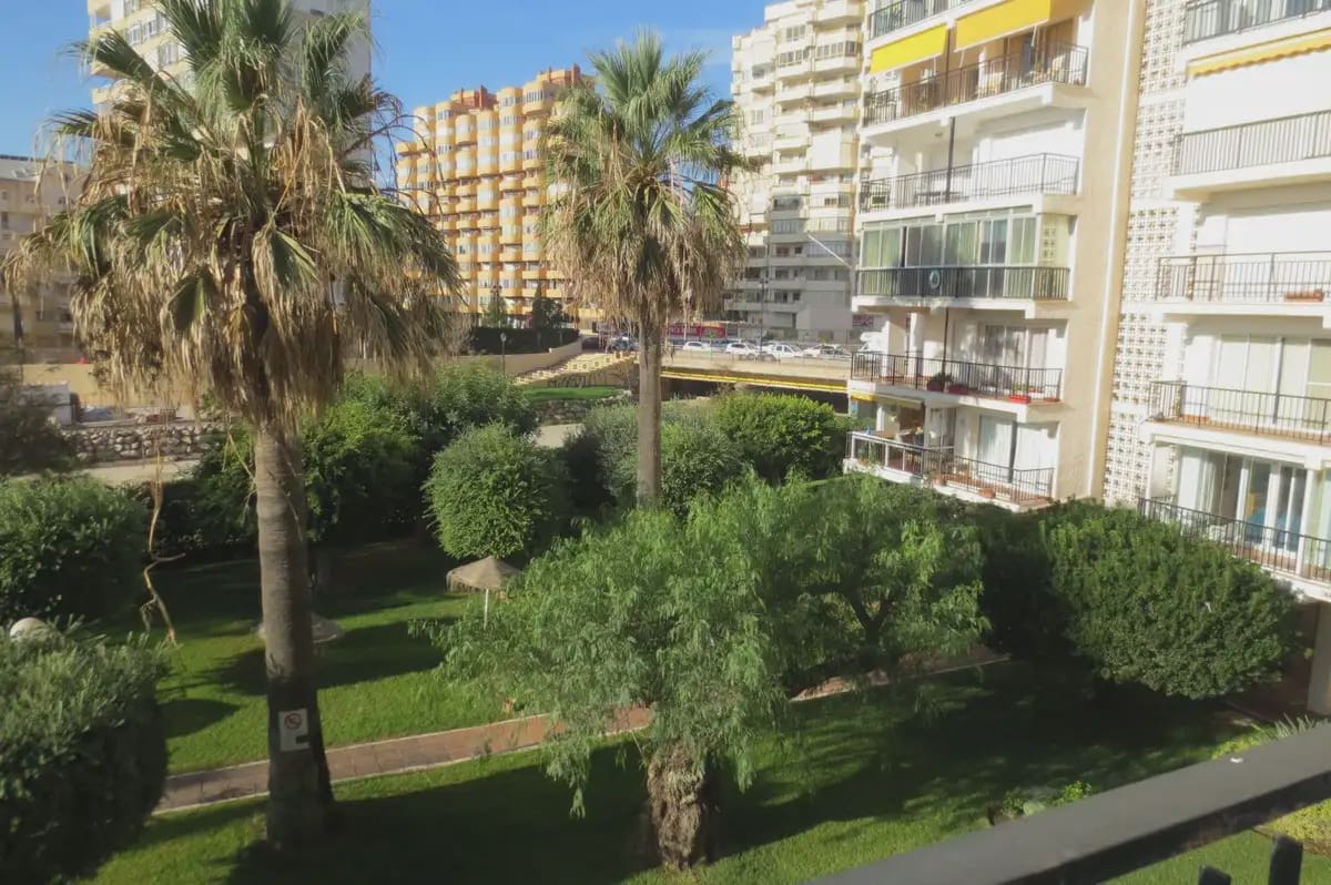 2 slaapkamer Strandappartement te koop in Fuengirola met zwembad garage - € 420.000 (Ref: 9924904)