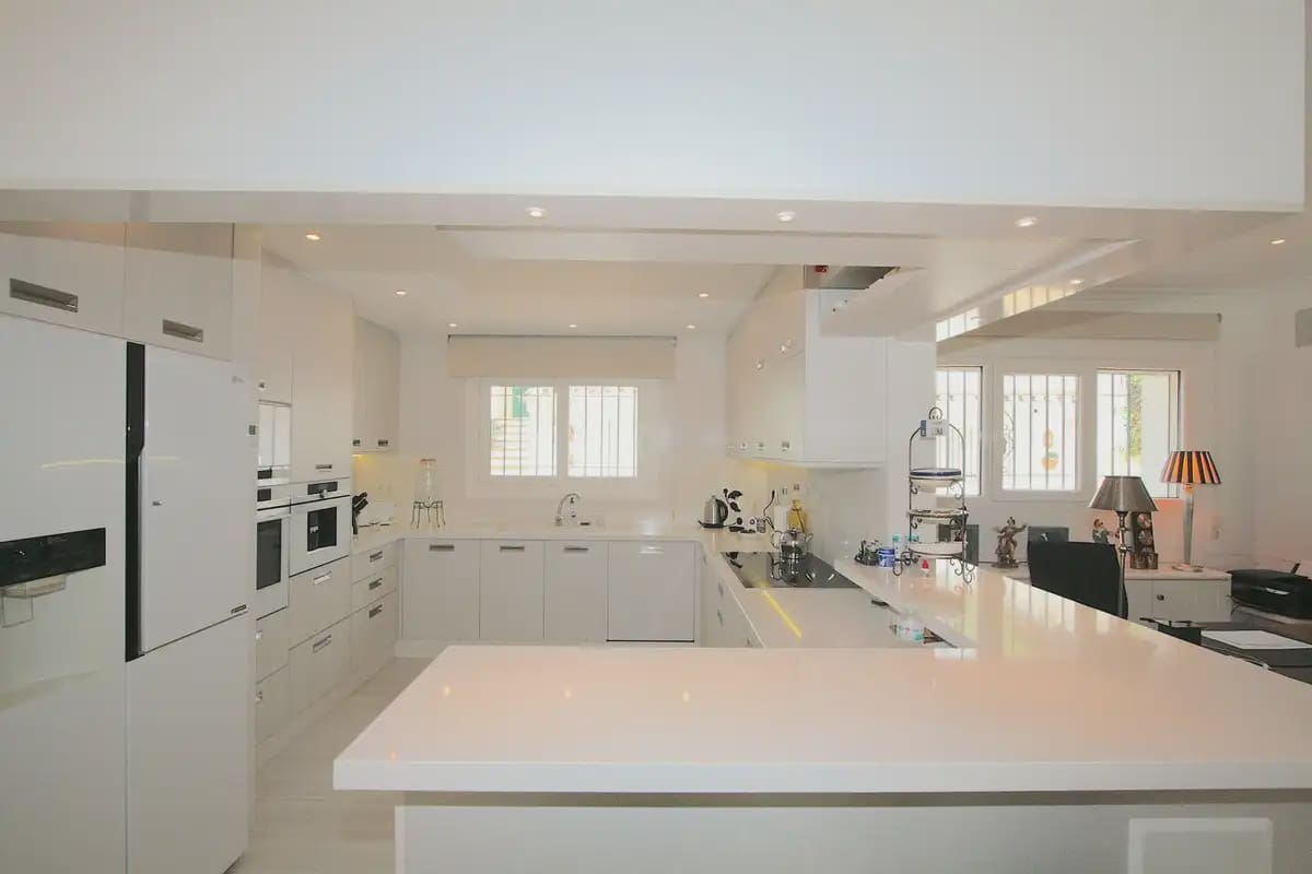 3 sypialnia Willa na sprzedaż w Mijas z basenem garażem - 1 295 000 € (Ref: 9929611)