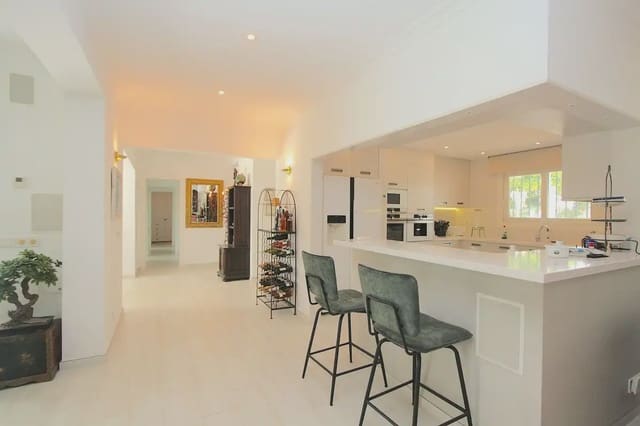 3 sypialnia Willa na sprzedaż w Mijas Golf, Mijas z basenem garażem - 1 295 000 € (Ref: 9929611)