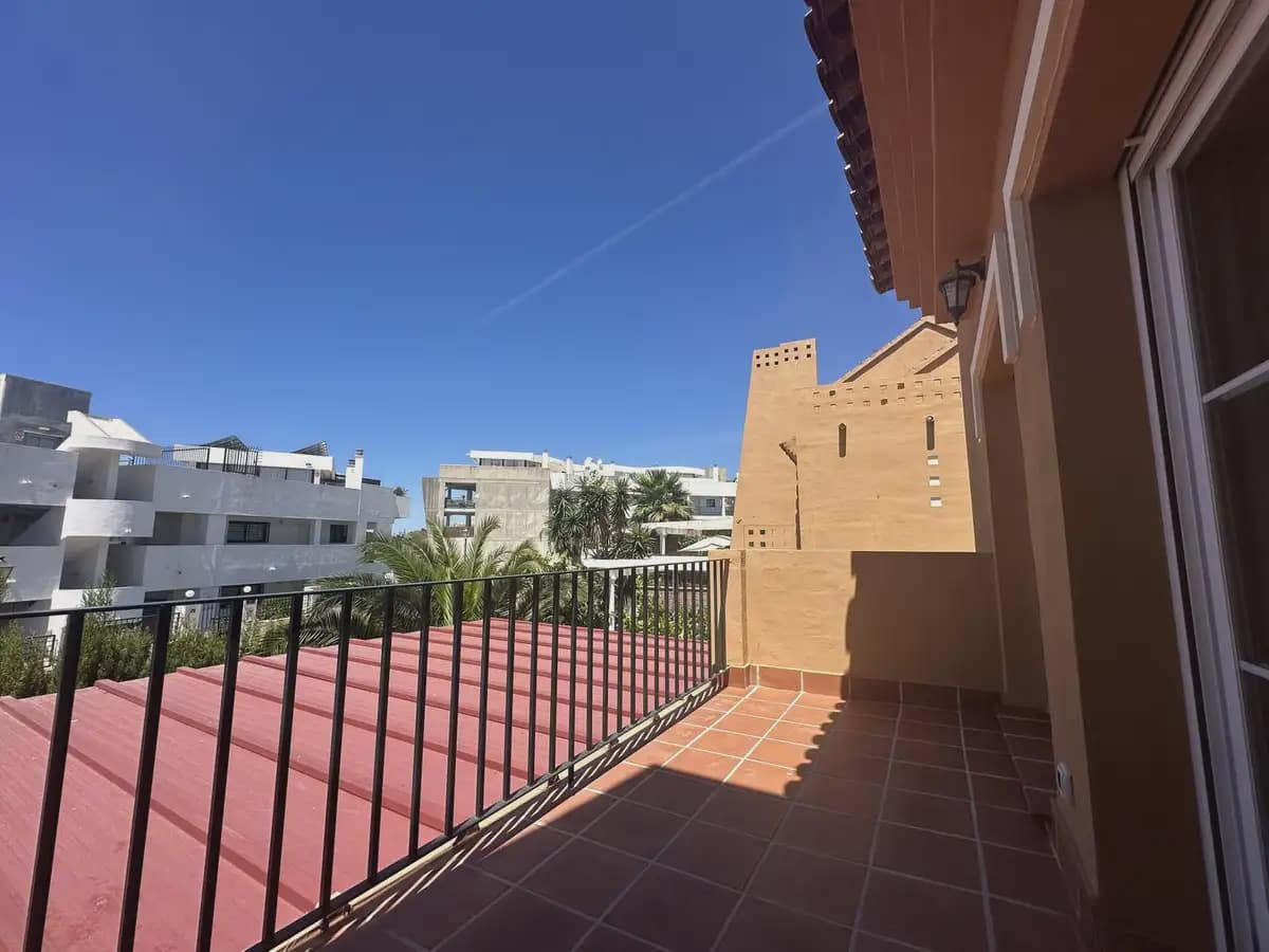 5 soveværelse Semi-Rækkehus til salg i Mijas med swimmingpool garage - € 440.000 (Ref: 9929613)
