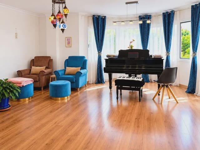 3 soverom Hus til salgs i La Capellanía - El Higuerón, Benalmádena med svømmebasseng garasje - € 629 995 (Ref: 9936673)
