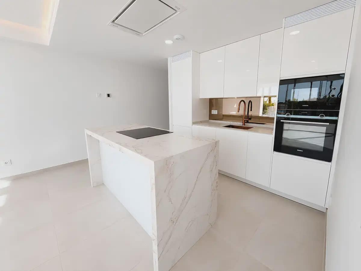3 sypialnia Apartament na sprzedaż w Mijas z basenem garażem - 949 000 € (Ref: 9940410)