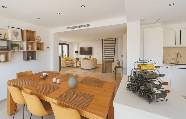 3 sypialnia Willa na sprzedaż w Centro ciudad, Fuengirola z basenem garażem - 795 000 € (Ref: 9943849)